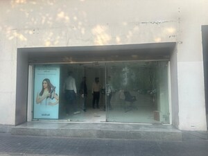  Shop For Rent in New Town