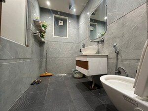 Team Area in 3 BHK Apartment at Chattarpur – for Rent