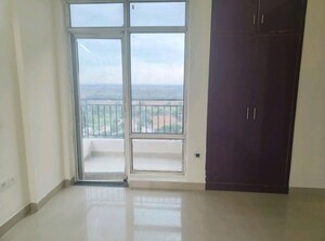 Room in 2 BHK Apartment at Eta Ii Greater Noida – for Rent