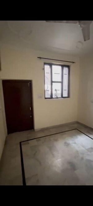 Room in 3 BHK Independent House at Sector 10 – for Rent