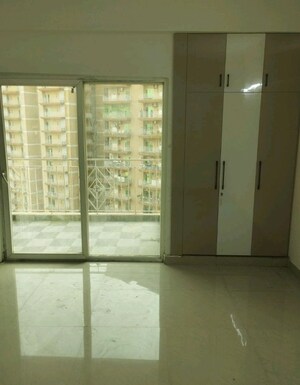 Room in 2 BHK Apartment at Migsun Vilaasa, Eta Ii Greater Noida – for Rent
