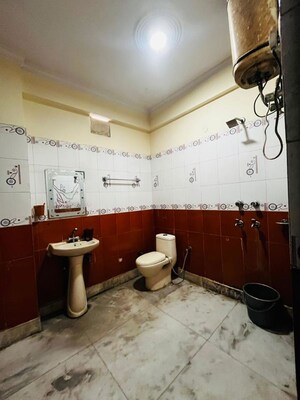 Bathroom in 1 BHK Apartment at Saket – for Rent