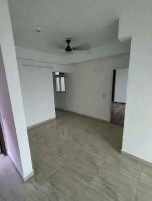 Room in 3 BHK Apartment at Mahaluxmi Migsun Ultimo, Omicron Iii Greater Noida – for Rent