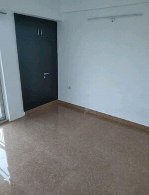 Room in 3 BHK Apartment at Mahaluxmi Migsun Ultimo, Omicron Iii Greater Noida – for Rent