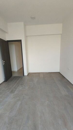 Room in 4 BHK Apartment at Piramal Mahalaxmi Central Tower 2, Mahalaxmi – for Rent