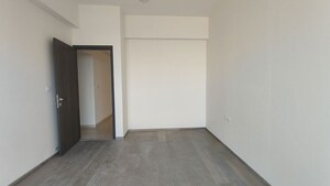 Room in 4 BHK Apartment at Piramal Mahalaxmi Central Tower 2, Mahalaxmi – for Rent