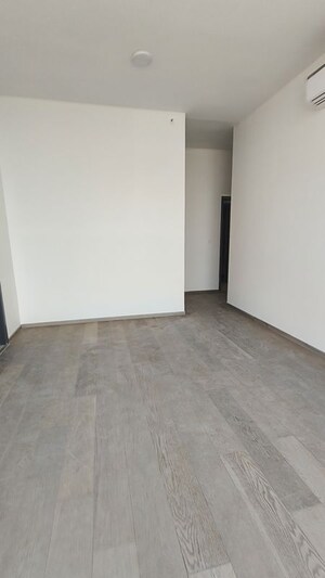 Room in 4 BHK Apartment at Piramal Mahalaxmi Central Tower 2, Mahalaxmi – for Rent