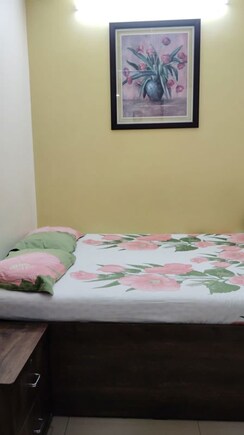2.5 BHK + Servant Room Apartment For Rent in Saur Sun Heights