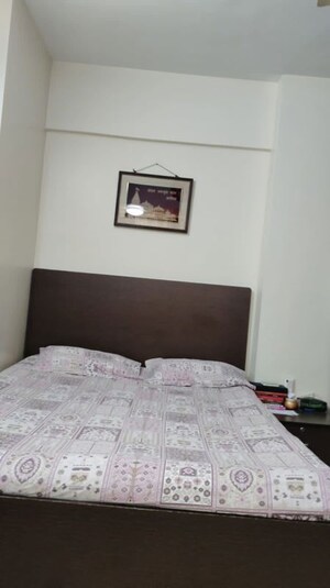 Bedroom in 2.5 BHK Apartment at Saur Sun Heights, Powai – for Rent