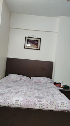 2.5 BHK + Servant Room Apartment For Rent in Saur Sun Heights