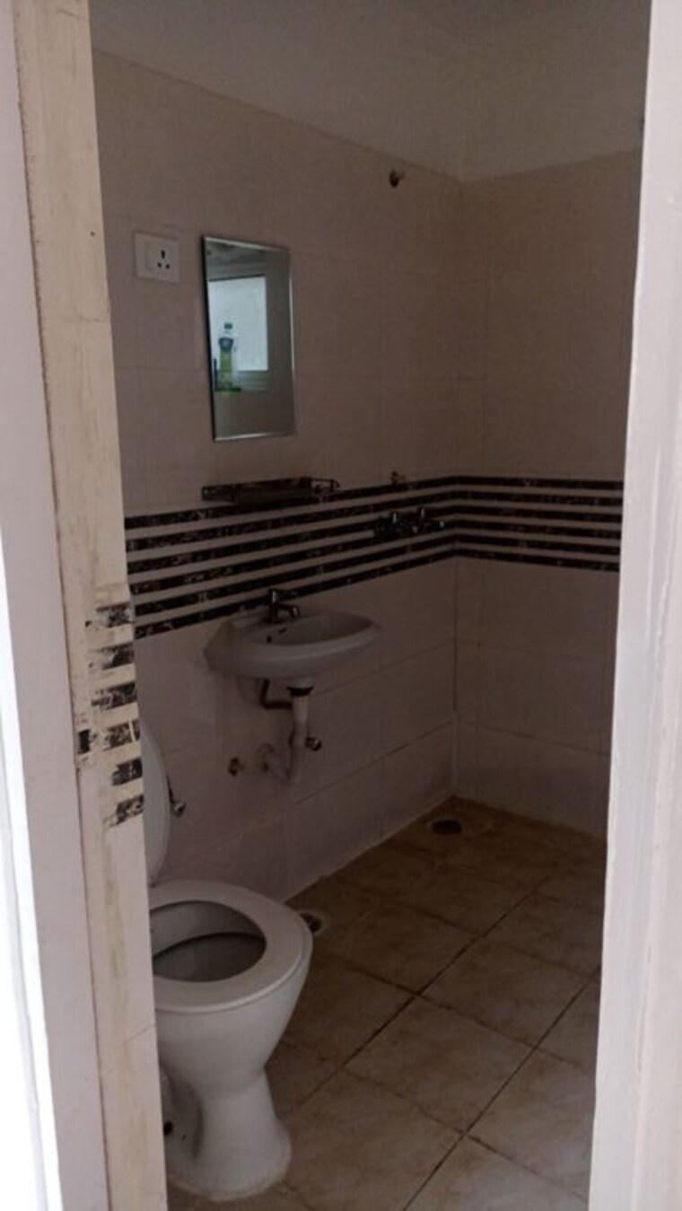 Bathroom, shree-vardhman-green-court 2 Bedroom 590 Sq.Ft. Apartment In Sector 90 Gurgaon 10343919