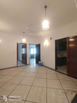 Room in 3 BHK Apartment at Defence Colony – for Rent