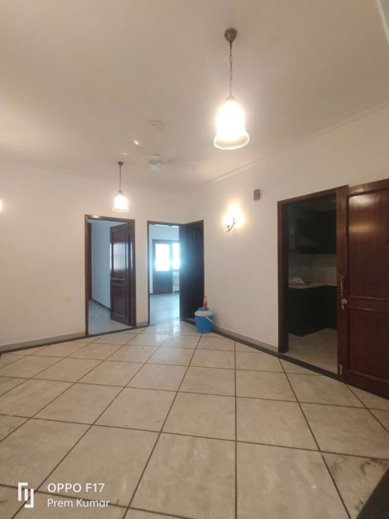 Room, defence colony 3 Bedroom 217 Sq.Yd. Apartment In Defence Colony Delhi 10343941