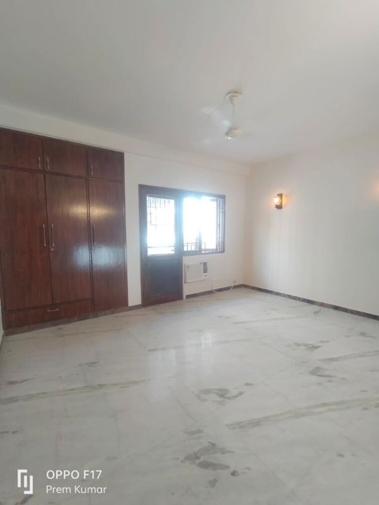 Room, defence colony 3 Bedroom 217 Sq.Yd. Apartment In Defence Colony Delhi 10343941