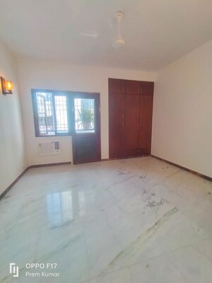 Room in 3 BHK Apartment at Defence Colony – for Rent