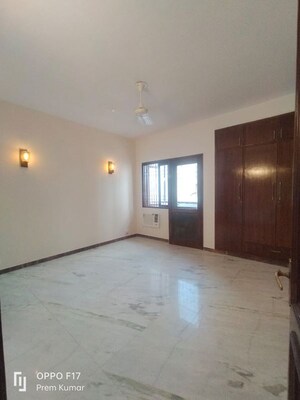 Room in 3 BHK Apartment at Defence Colony – for Rent