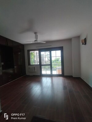 Room in 3 BHK Apartment at Defence Colony – for Rent