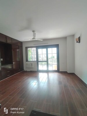 Room in 3 BHK Apartment at Defence Colony – for Rent