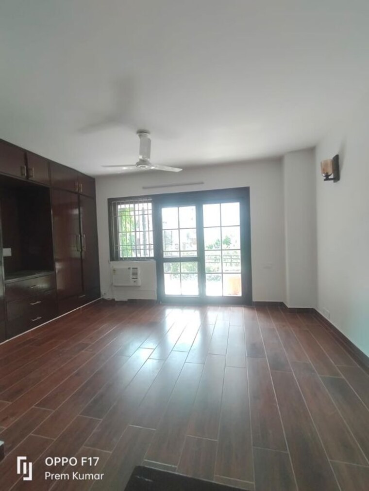 Room, defence colony 3 Bedroom 217 Sq.Yd. Apartment In Defence Colony Delhi 10343941