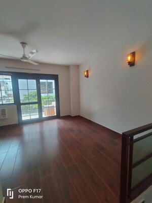 Room in 3 BHK Apartment at Defence Colony – for Rent