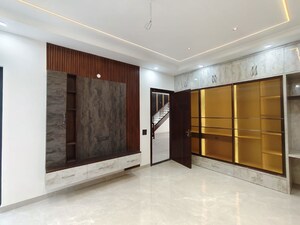 Room in 6 BHK Independent House at Sector 79 – for Sale