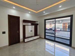Room in 6 BHK Independent House at Sector 79 – for Sale