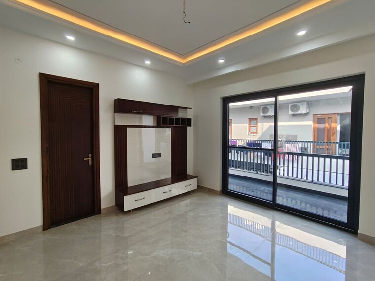 Room, sector 79 6 Bedroom 300 Sq.Yd. Independent House In Sector 79 Mohali 10343954
