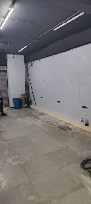  Shop For Rent in Bdd Chawl