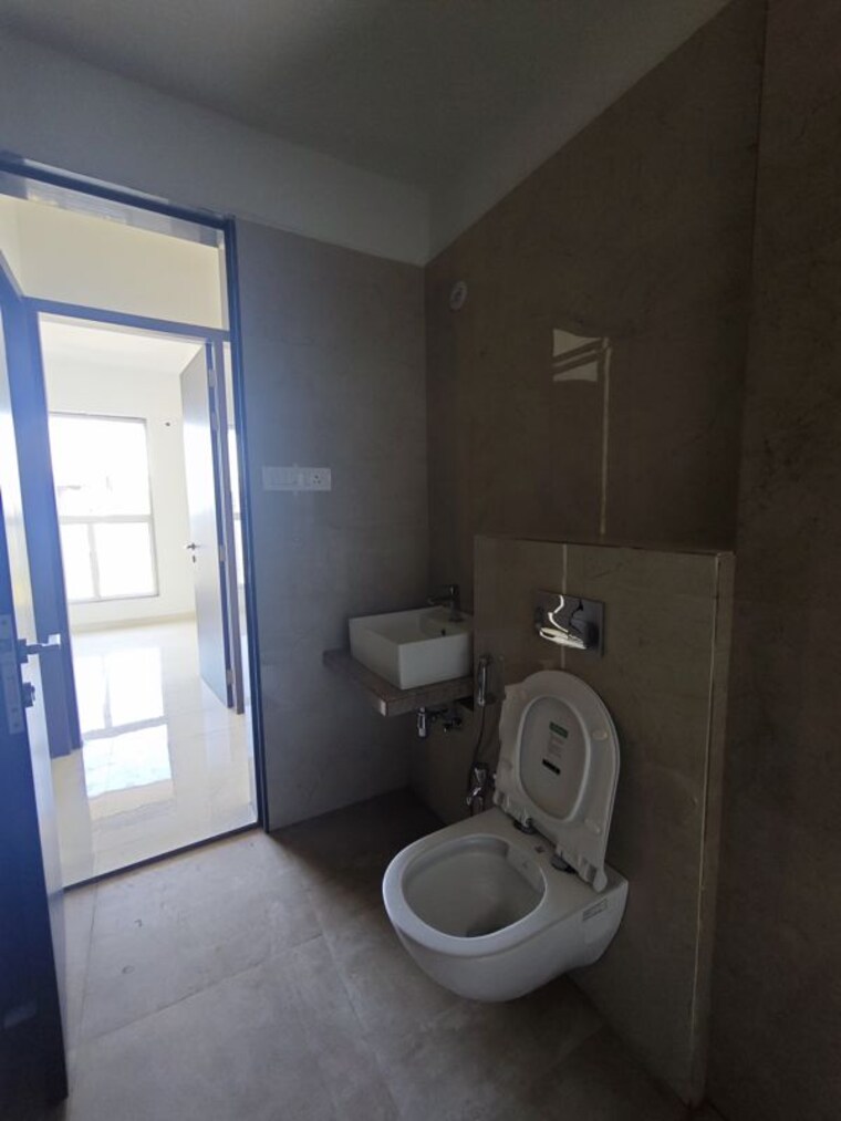 Bathroom, kurla west 2 Bedroom 1000 Sq.Ft. Apartment In Kurla West Mumbai 10301373
