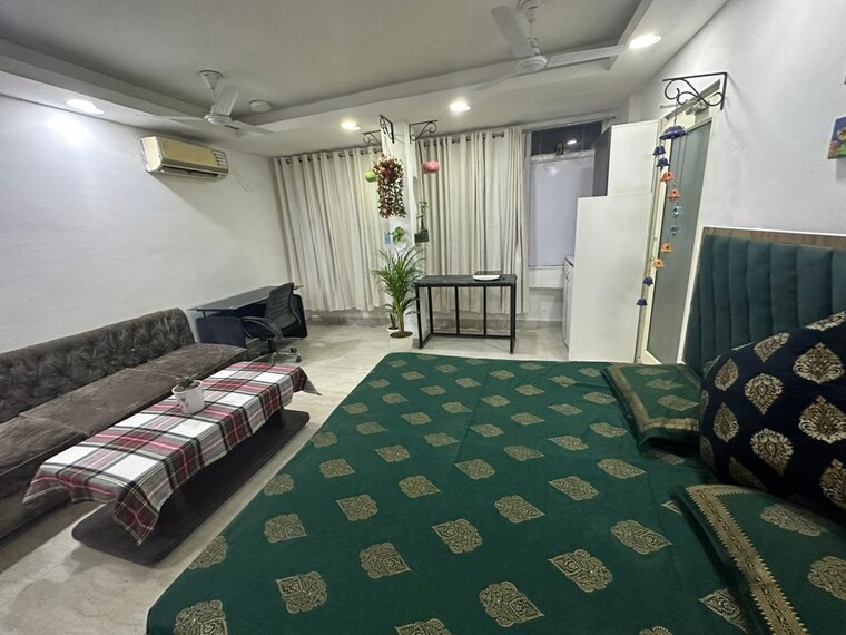 Bedroom, chittaranjan park 3 Bedroom 1500 Sq.Ft. Builder Floor In Chittaranjan Park Delhi 10343987