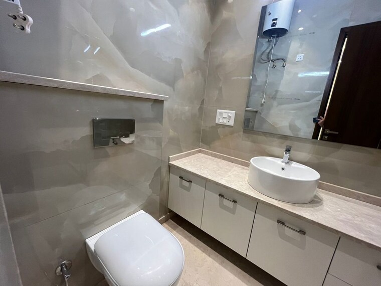 Bathroom, greater kailash ii 3 Bedroom 250 Sq.Yd. Builder Floor In Greater Kailash ii Delhi 10343994