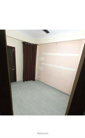 Room in 3 BHK Apartment at Proview Technocity, Chi V Greater Noida – for Rent