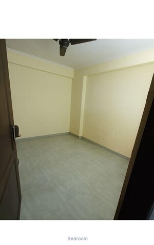 Room in 3 BHK Apartment at Proview Technocity, Chi V Greater Noida – for Rent