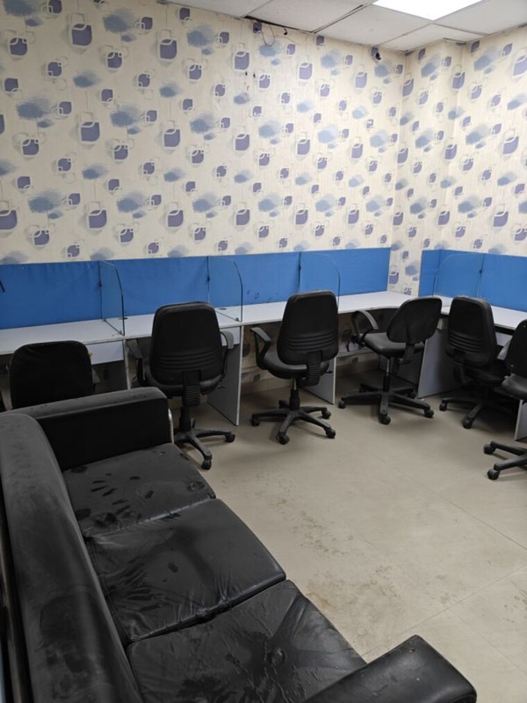 Team Area, zygon-square Commercial Office Space 220 Sq.Mt. In Sector 63 Noida 10343971