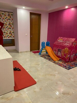 Room in 4 BHK Independent House at Ardee City, Sector 52 – for Rent