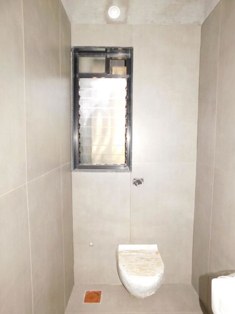 Bathroom, goregaon east Commercial Office Space 850 Sq.Ft. In Goregaon East Mumbai 10344069