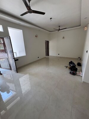 Room in 3 BHK Independent House at Sector 61 – for Rent