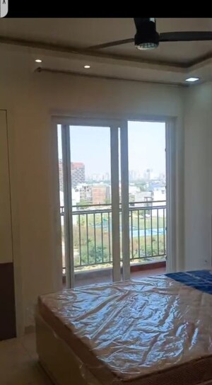 Room in 3.5 BHK Apartment at Rishita Manhattan, Gomti Nagar – for Rent