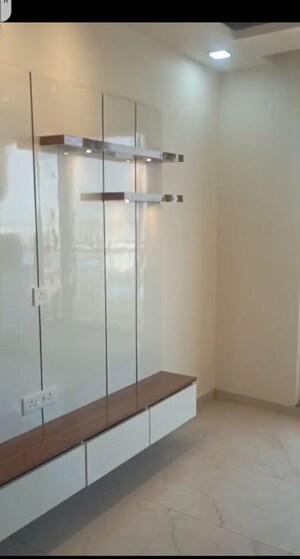 Furnished Amenities in 3.5 BHK Apartment at Rishita Manhattan, Gomti Nagar – for Rent