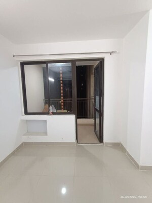 Room in 3 BHK Apartment at RG Luxury Homes, Sector 16b Greater Noida – for Rent