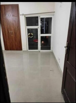 Room in 1.5 BHK Apartment at Palm Residency Chhatarpur, Chattarpur – for Rent