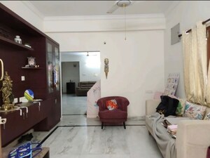 Living Room in 3 BHK Apartment at Sriram Nagar – for Rent