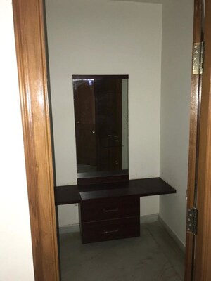 Furnished Amenities in 3 BHK Apartment at Sriram Nagar – for Rent