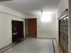 Room in 3 BHK Apartment at Sriram Nagar – for Rent