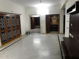 Room in 3 BHK Apartment at Sriram Nagar – for Rent