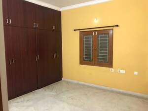 Room in 3 BHK Apartment at Sriram Nagar – for Rent