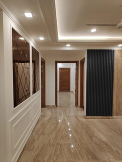 4 BHK + Servant Room,Study Room Builder Floor For Sale in Parklands