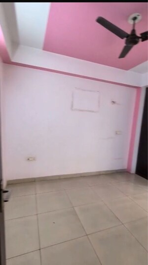 Room in 3 BHK Apartment at Proview Officer City, Raj Nagar Extension – for Rent