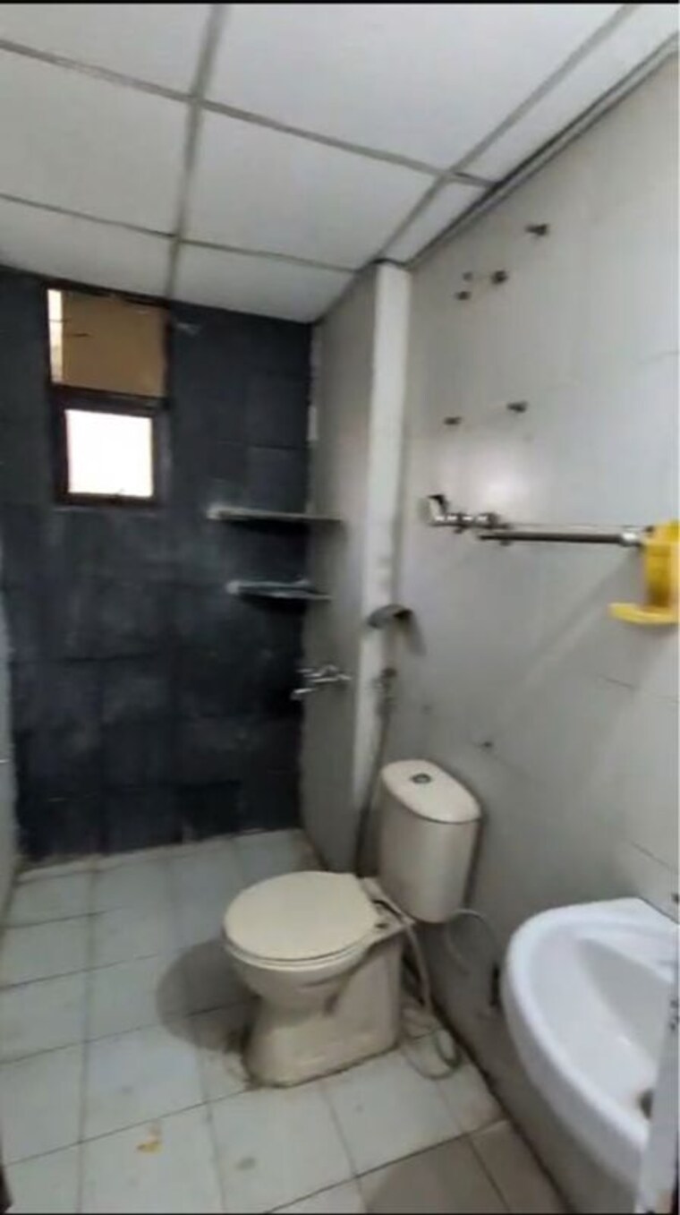 Bathroom, proview-officer-city 3 Bedroom 1405 Sq.Ft. Apartment In Raj Nagar Extension Ghaziabad 10344117