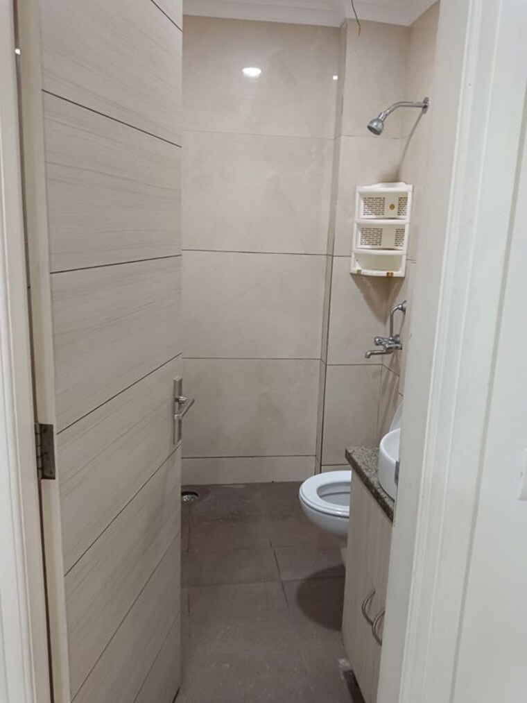 Bathroom, lajpat nagar 4 2 Bedroom 1009 Sq.Ft. Builder Floor In Lajpat Nagar 4 Delhi 10344089